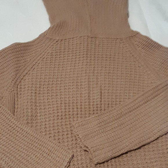 Womans Urbanology Sweater, knitted peachy Brown Color, Size XL, Side Details, - Picture 13 of 14